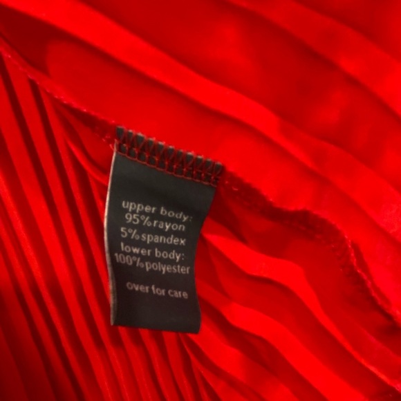 NWT Limited Size XL Red Short Sleeve V Neck Pleated Hem Flowy Tunic Stretch Top - Picture 7 of 13